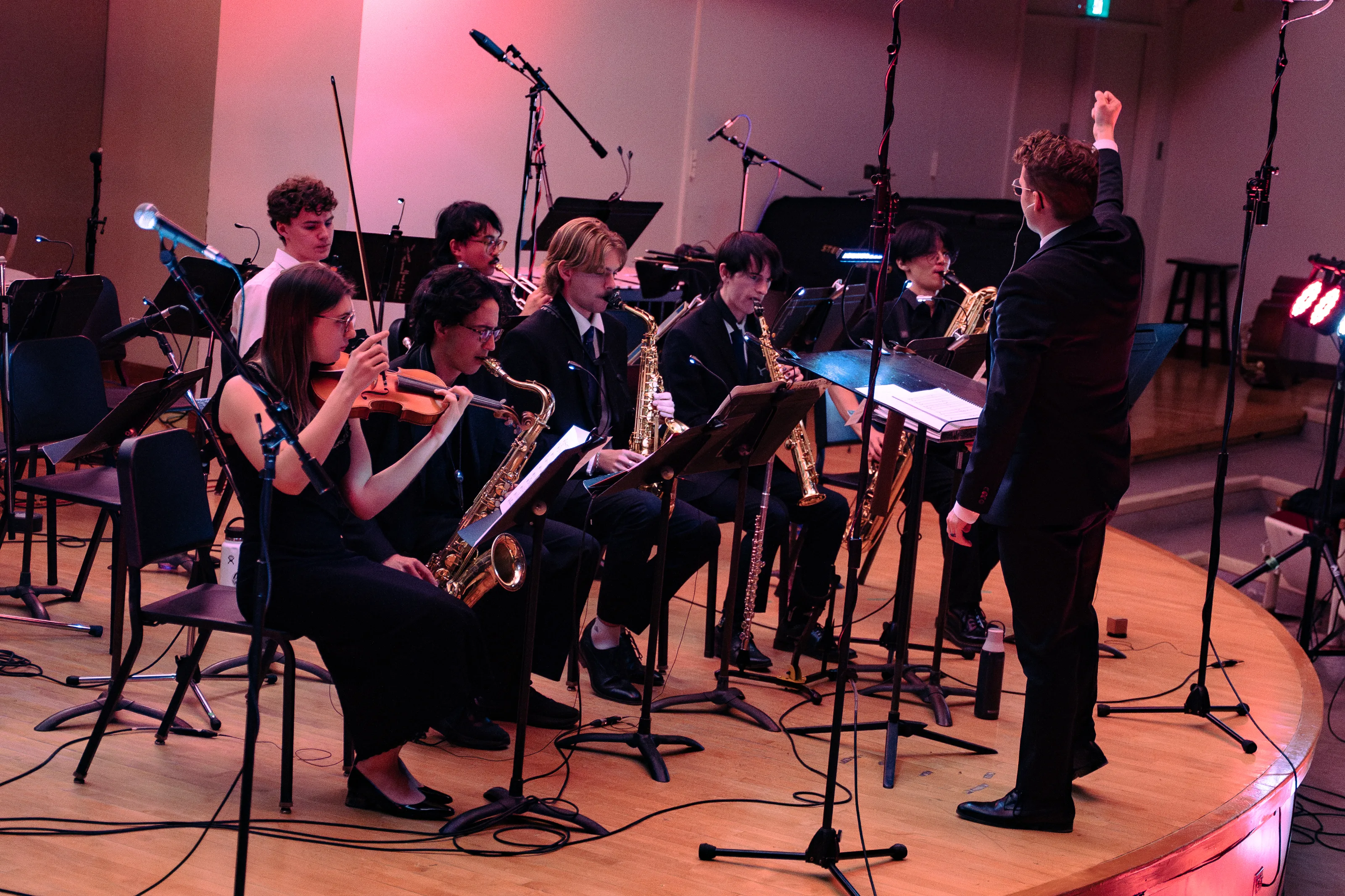 minMAX performing Lefthand Woman at Walter Hall
